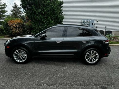 Used 2022 Porsche Macan AWD/4WD image 2