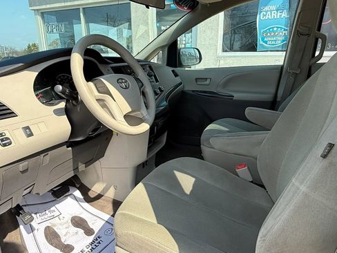 Used 2011 Toyota Sienna CE image 8
