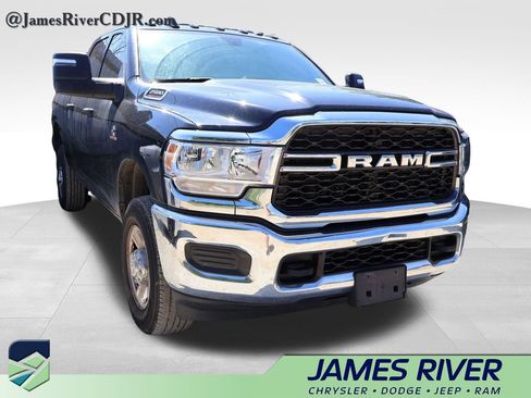 Used 2024 RAM 2500 Tradesman w/ Chrome Appearance Group AWD/4WD image 12