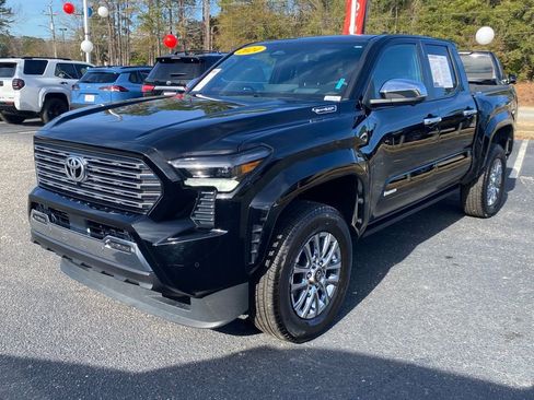 Used 2024 Toyota Tacoma Limited image 2