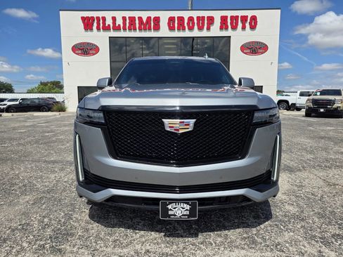 Used 2023 Cadillac Escalade ESV Sport Platinum AWD/4WD image 2