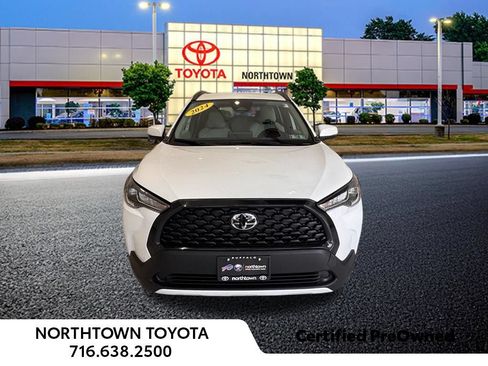 Used 2024 Toyota Corolla Cross LE FWD image 5
