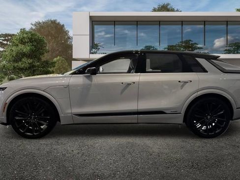 New 2026 Cadillac Lyriq V image 7