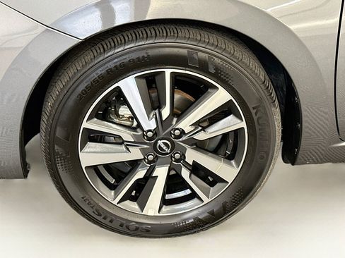 Used 2025 Nissan Versa SV FWD image 33