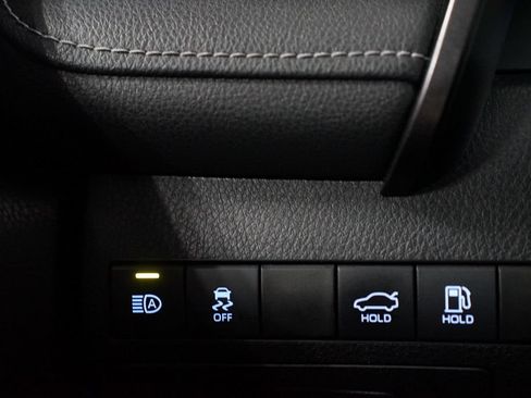 Used 2022 Toyota Camry SE FWD image 23