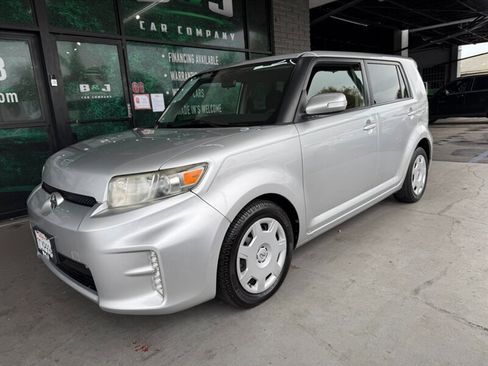 Used 2014 Scion xB image 1