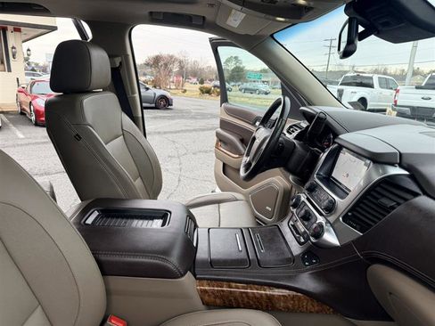 Used 2020 Chevrolet Suburban Premier image 13