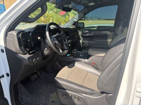 Used 2024 Chevrolet Silverado 1500 ZR2 w/ Technology Package AWD/4WD image 8