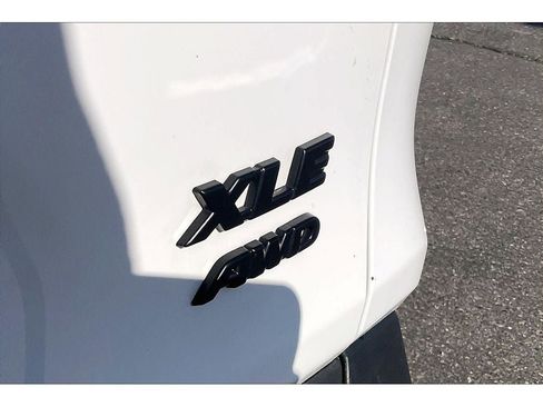 Used 2022 Toyota RAV4 XLE w/ XLE Grade Weather Package AWD/4WD image 9