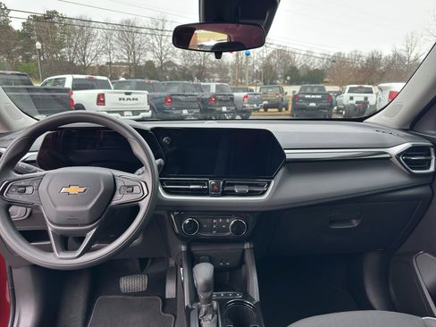 Used 2025 Chevrolet TrailBlazer LT image 18