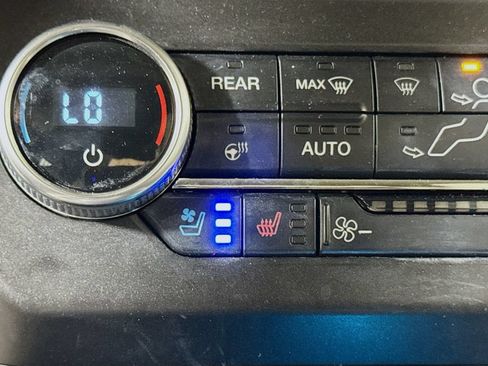 Used 2020 Ford Expedition Max XLT w/ Equipment Group 202A RWD image 18