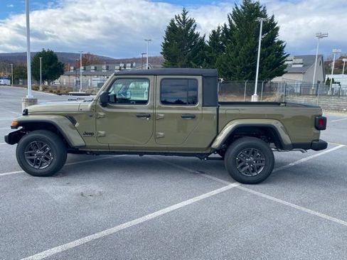 New 2026 Jeep Gladiator Sport image 4