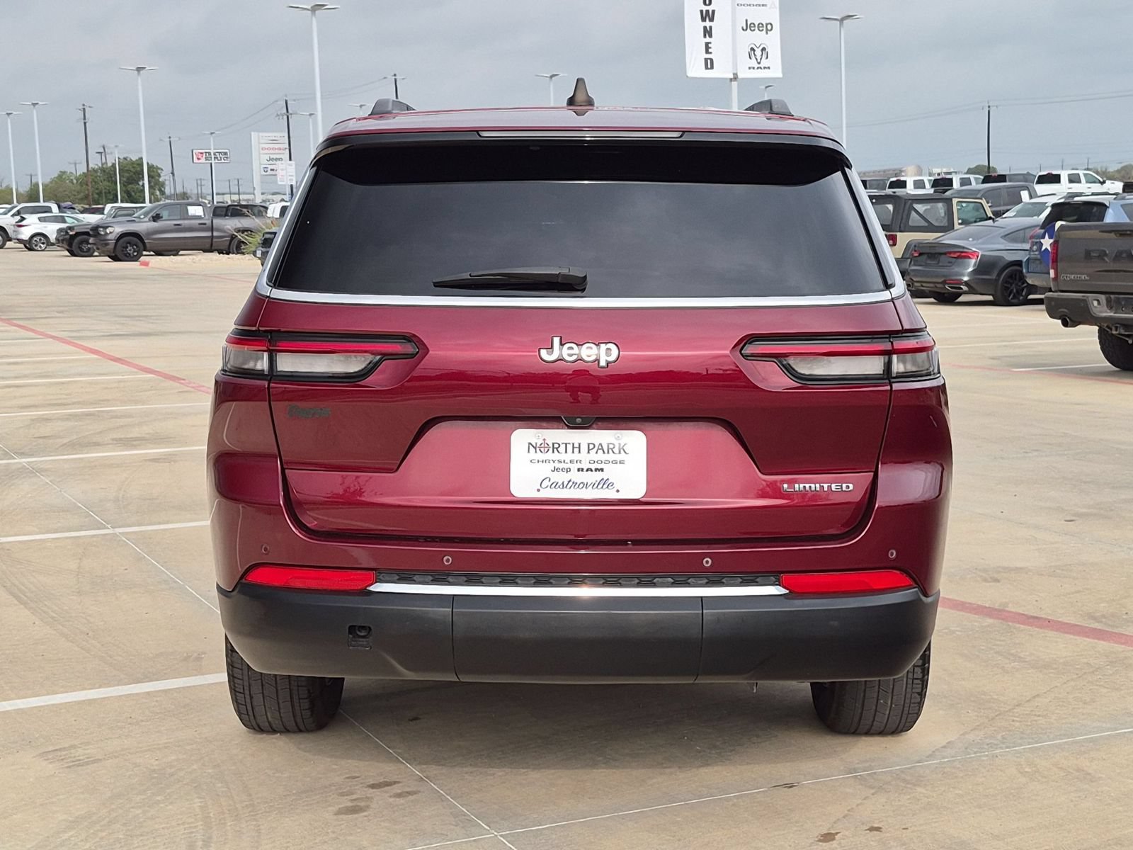 Used 2024 Jeep Grand Cherokee L Limited RWD image 4