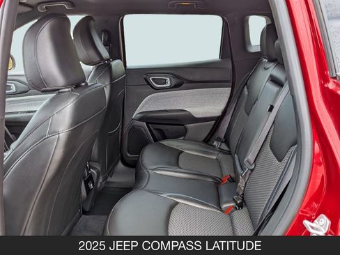 Used 2025 Jeep Compass Latitude AWD/4WD image 16