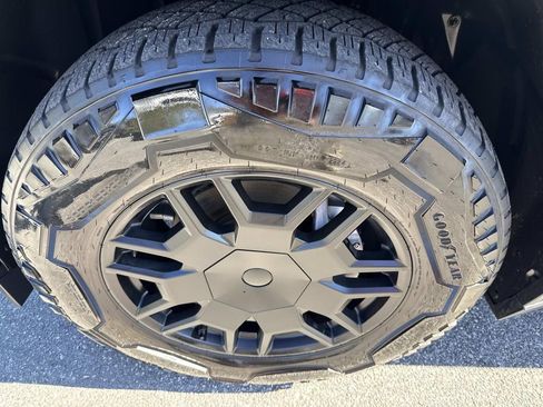 Used 2024 Tesla Cybertruck AWD Crew Cab image 12