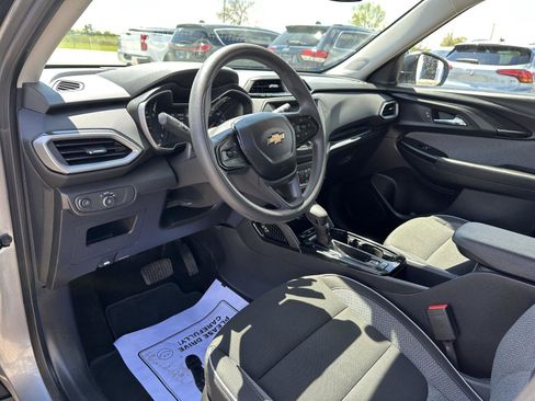 Used 2023 Chevrolet TrailBlazer LS FWD image 19