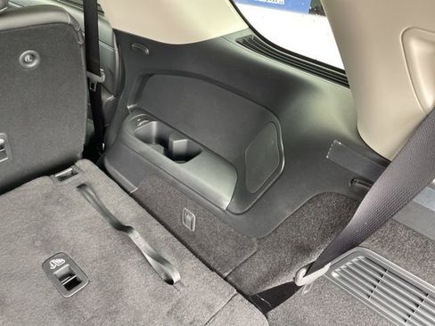 Used 2025 Nissan Pathfinder SL image 32