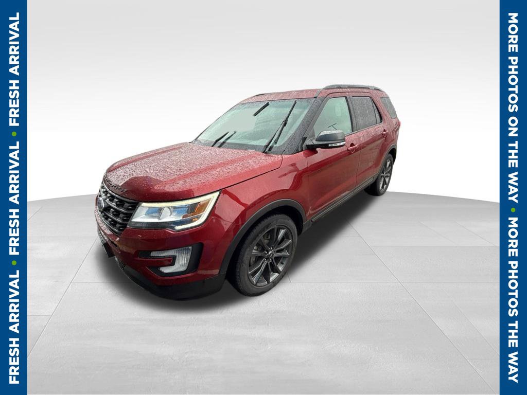 Used 2017 Ford Explorer XLT w/ Equipment Group 202A AWD/4WD image 1