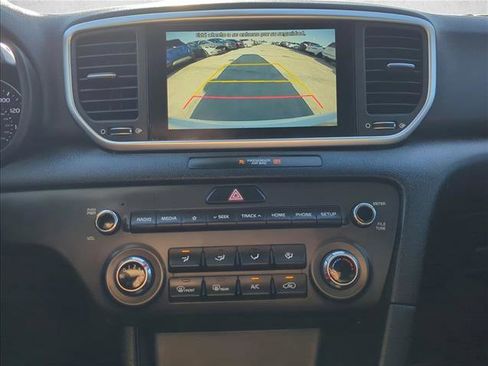 Used 2022 Kia Sportage LX image 16