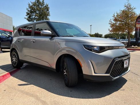 Used 2023 Kia Soul FWD image 4