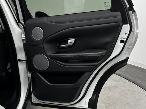 Used 2017 Land Rover Range Rover Evoque SE Premium image 33