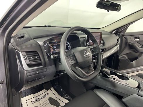 Used 2025 Nissan Rogue SV w/ SV Premium Package FWD image 21
