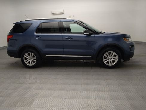 Used 2018 Ford Explorer XLT w/ Equipment Group 201A AWD/4WD image 11