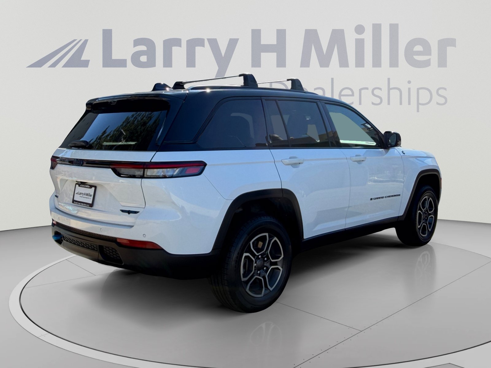 Used 2023 Jeep Grand Cherokee Trailhawk w/ Luxury Tech Group III AWD/4WD image 5