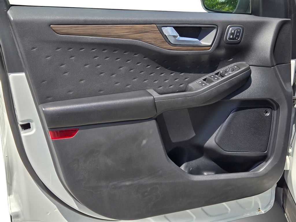 Used 2020 Ford Escape Titanium AWD/4WD image 14