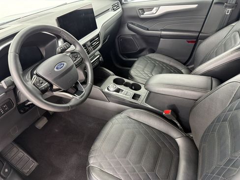 Used 2023 Ford Escape Platinum w/ Premium Technology Package FWD image 4
