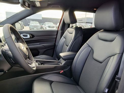 New 2026 Jeep Compass Latitude image 10