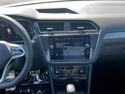 Used 2022 Volkswagen Tiguan SEL R-Line image 9