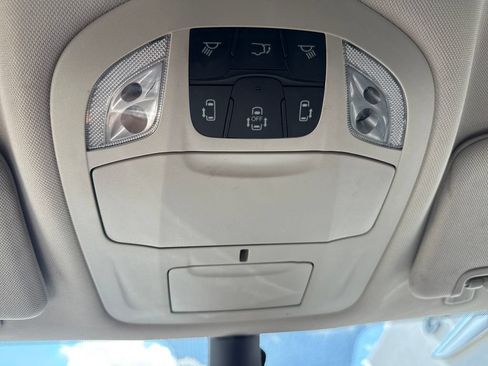 Used 2024 Chrysler Pacifica Limited FWD image 37