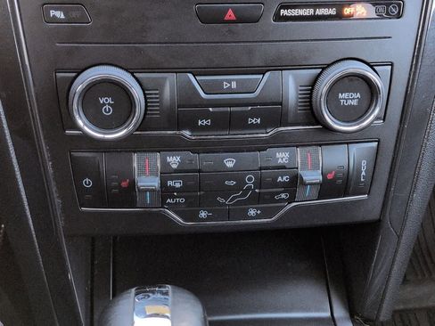 Used 2019 Ford Explorer XLT w/ Equipment Group 202A image 25