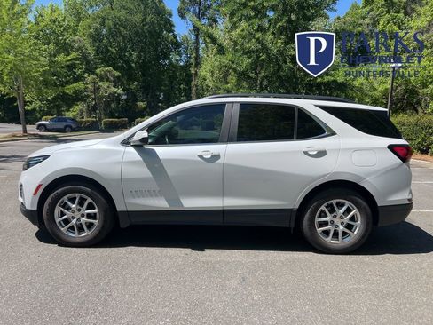 Used 2022 Chevrolet Equinox LT image 3
