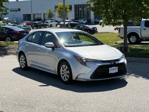 Used 2020 Toyota Corolla LE FWD image 3
