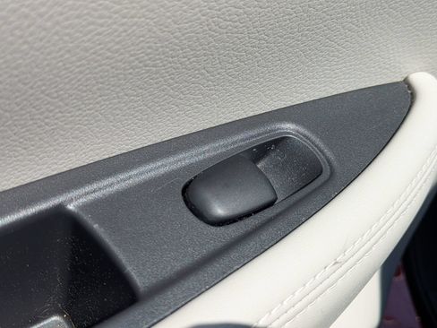 Used 2021 Nissan Rogue Sport SL FWD image 25