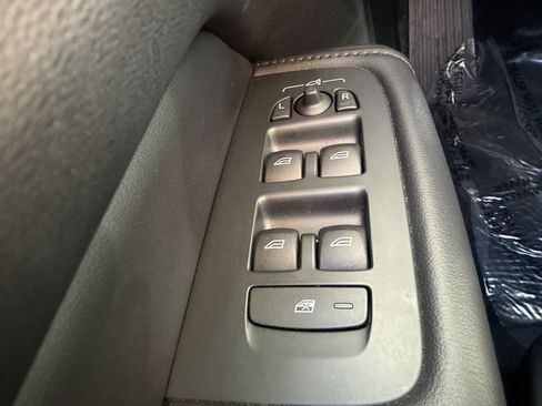 Used 2025 Volvo XC60 B5 Core image 25