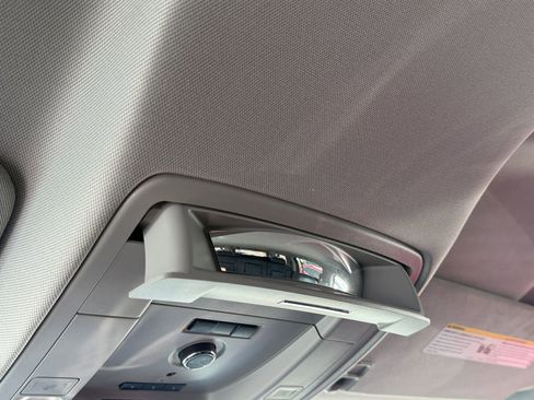 Used 2019 Chevrolet Suburban LT image 35