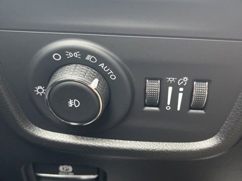 Used 2024 Jeep Grand Cherokee L Overland w/ Luxury Tech Group IV image 11