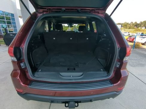Used 2020 Jeep Grand Cherokee Laredo AWD/4WD image 17