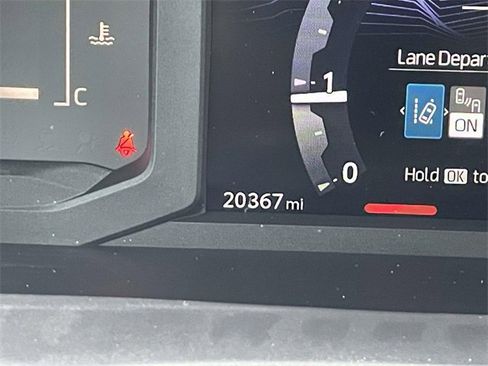 Used 2025 Toyota Tacoma SR5 image 28