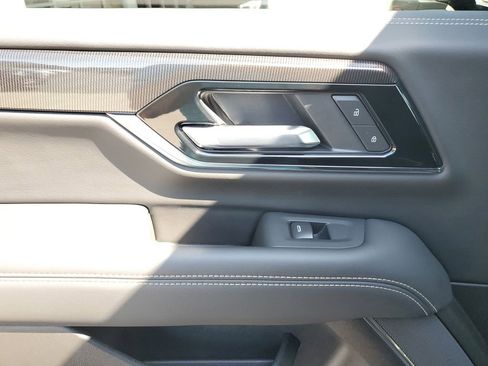 Certified 2025 GMC Yukon XL Elevation AWD/4WD image 16