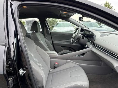 Used 2024 Hyundai Elantra SEL FWD image 9