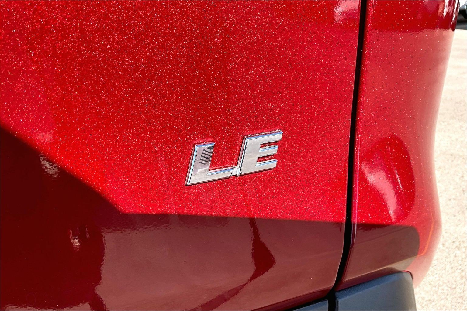 Used 2019 Toyota RAV4 LE w/ Carpet Mat Package FWD image 30