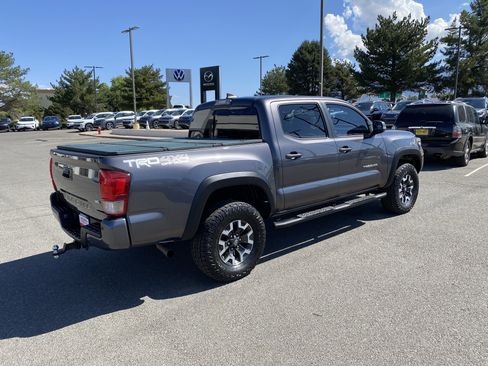 Used 2017 Toyota Tacoma TRD Off-Road w/ Premium & Technology Package AWD/4WD image 49