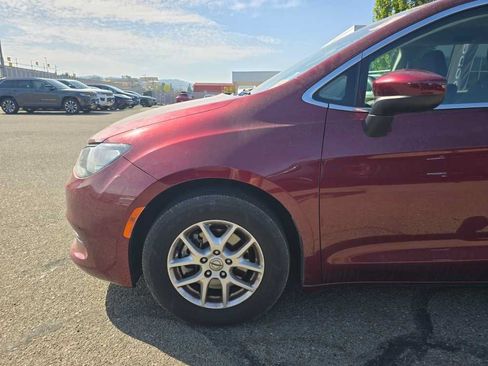 Used 2022 Chrysler Voyager LX FWD image 13