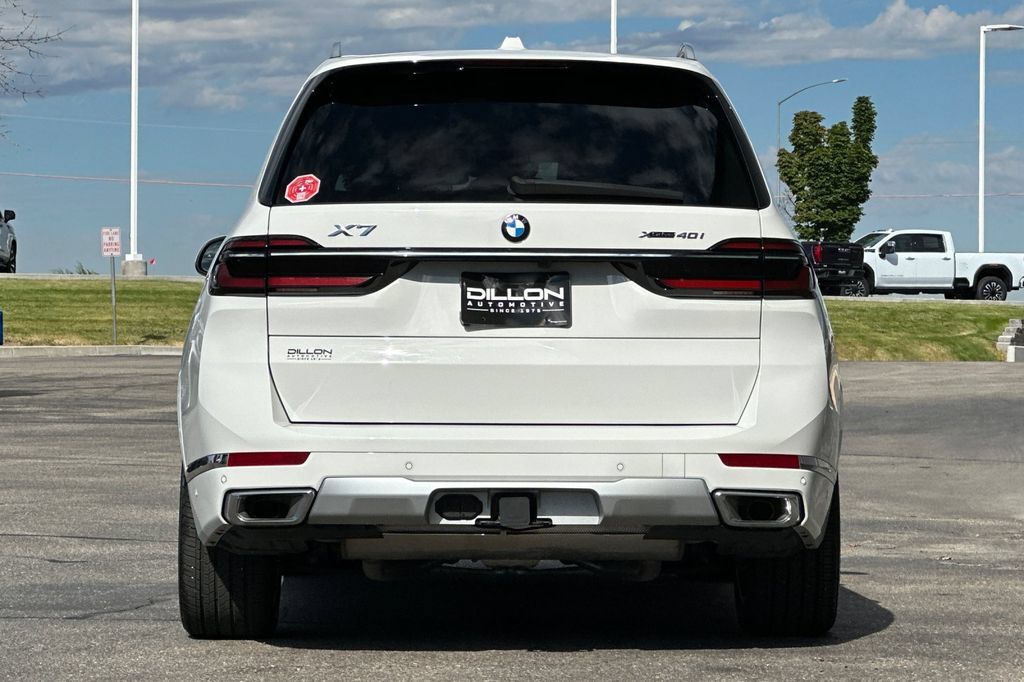 Used 2025 BMW X7 xDrive40i AWD/4WD image 8