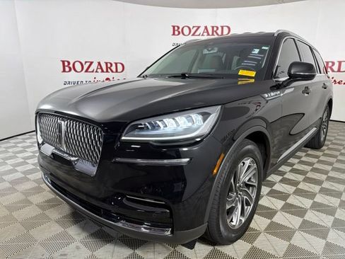 Used 2023 Lincoln Aviator 2WD w/ Class IV Trailer Tow Package image 4