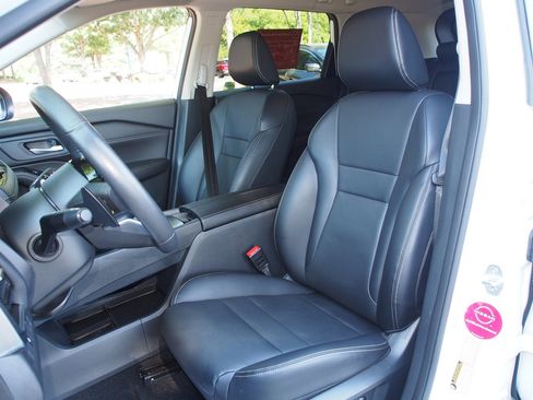 Used 2024 Nissan Rogue SL FWD image 16